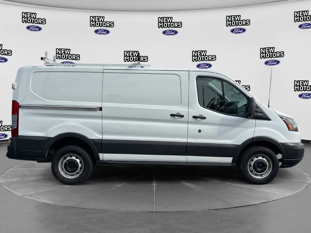 Used 2017 Oxford White Ford Base image 7