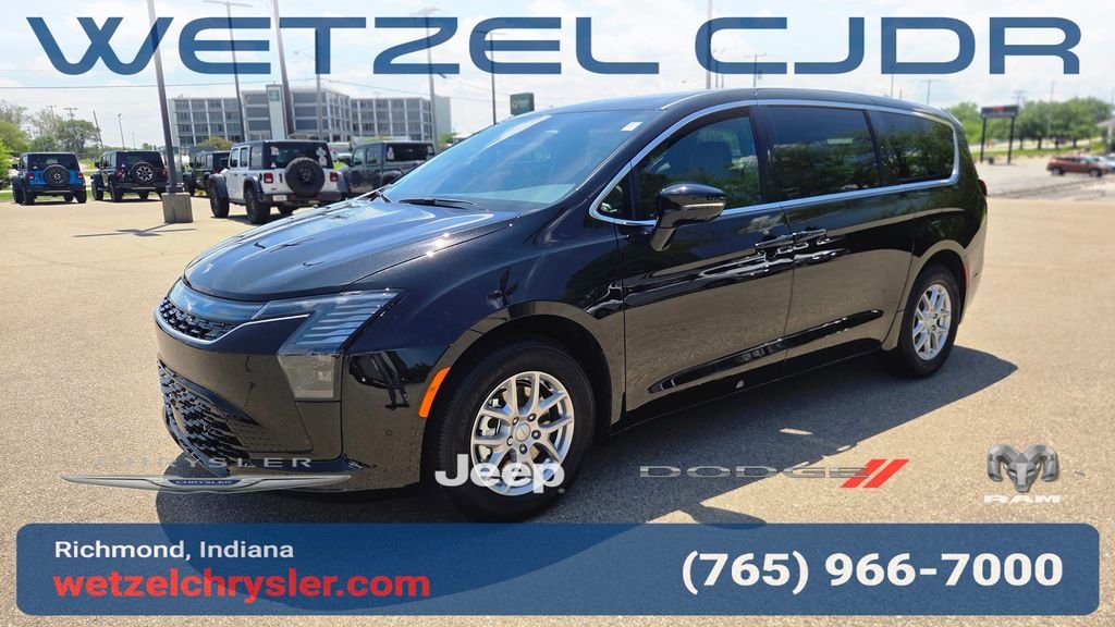 New 2027 Diamond Black Crystal Pearl-Coat Exterior Paint Chrysler Select image 3