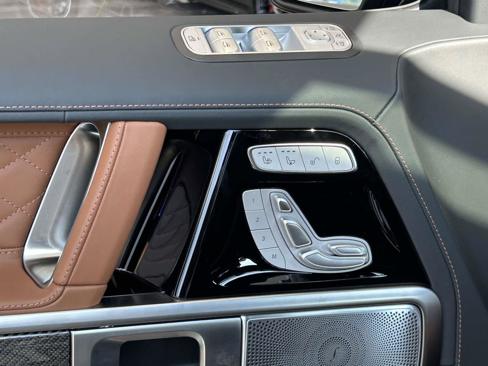 New 2027 MANUFAKTUR customer request glossy paint finish Mercedes-Benz AMG® G 63 SUV image 21