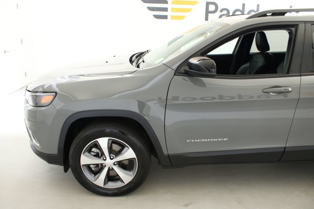 Used 2022 Gray Jeep Limited image 6
