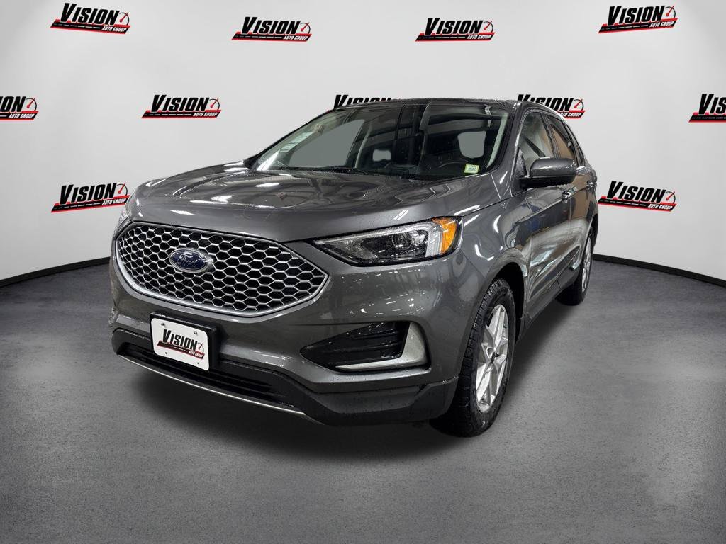 Used 2024 Gray Ford SEL image 1