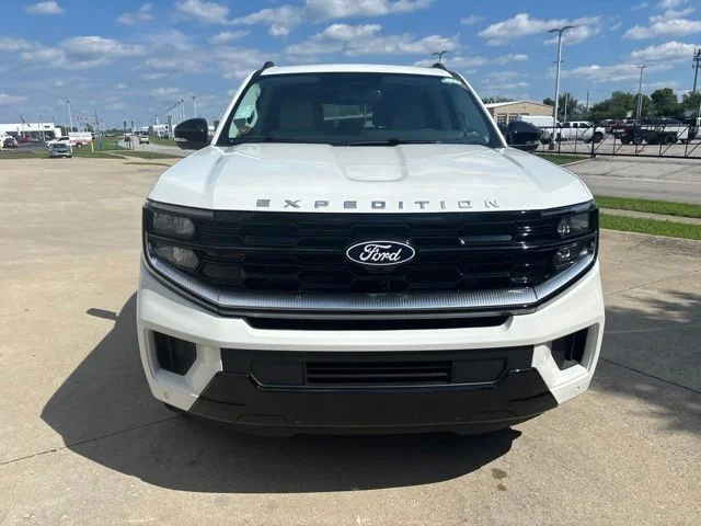 New 2027 Star White Metallic Tri-Coat Ford Platinum image 40