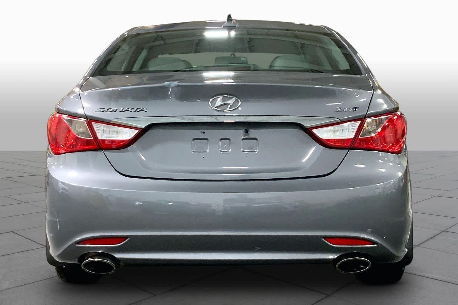 Used 2011 Harbor Gray Metallic Hyundai SE image 4