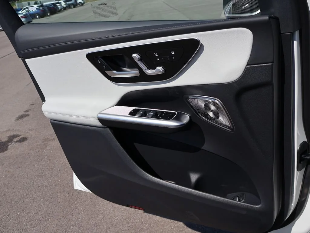 New 2026 Polar White Mercedes-Benz GLC 300 image 80