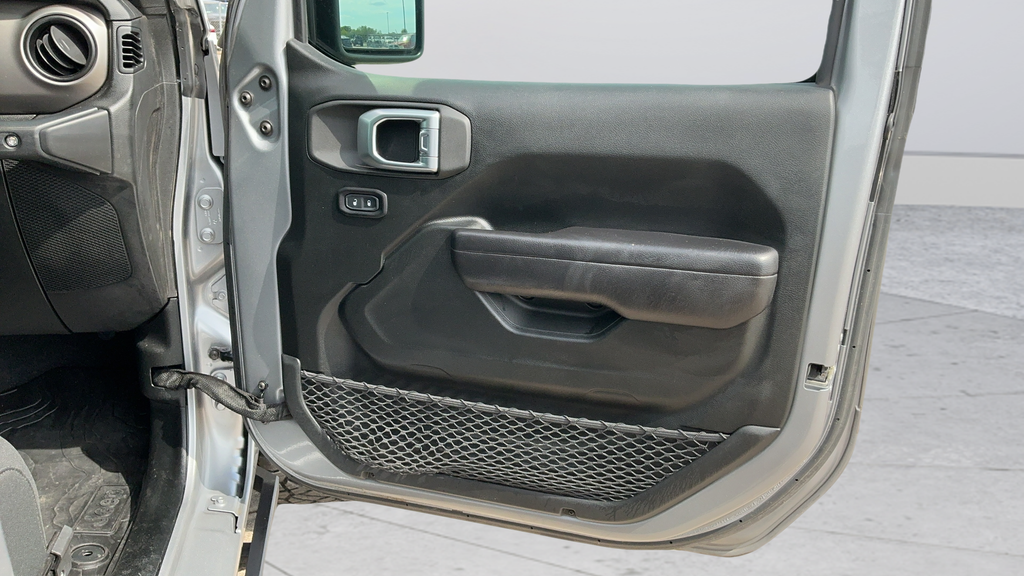 Used 2020 Silver Jeep Sport S image 18