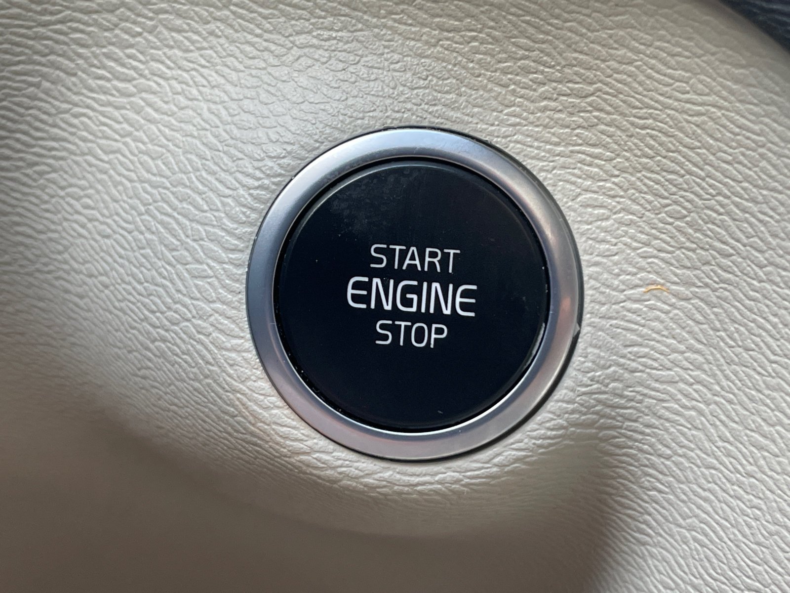 Used 2023 Thunder Grey Metallic Volvo Ultimate Dark Theme image 18