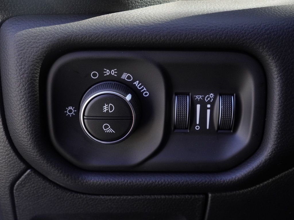 New 2026 Bright White Clear-Coat Exterior Paint RAM Big Horn/Lone Star image 12