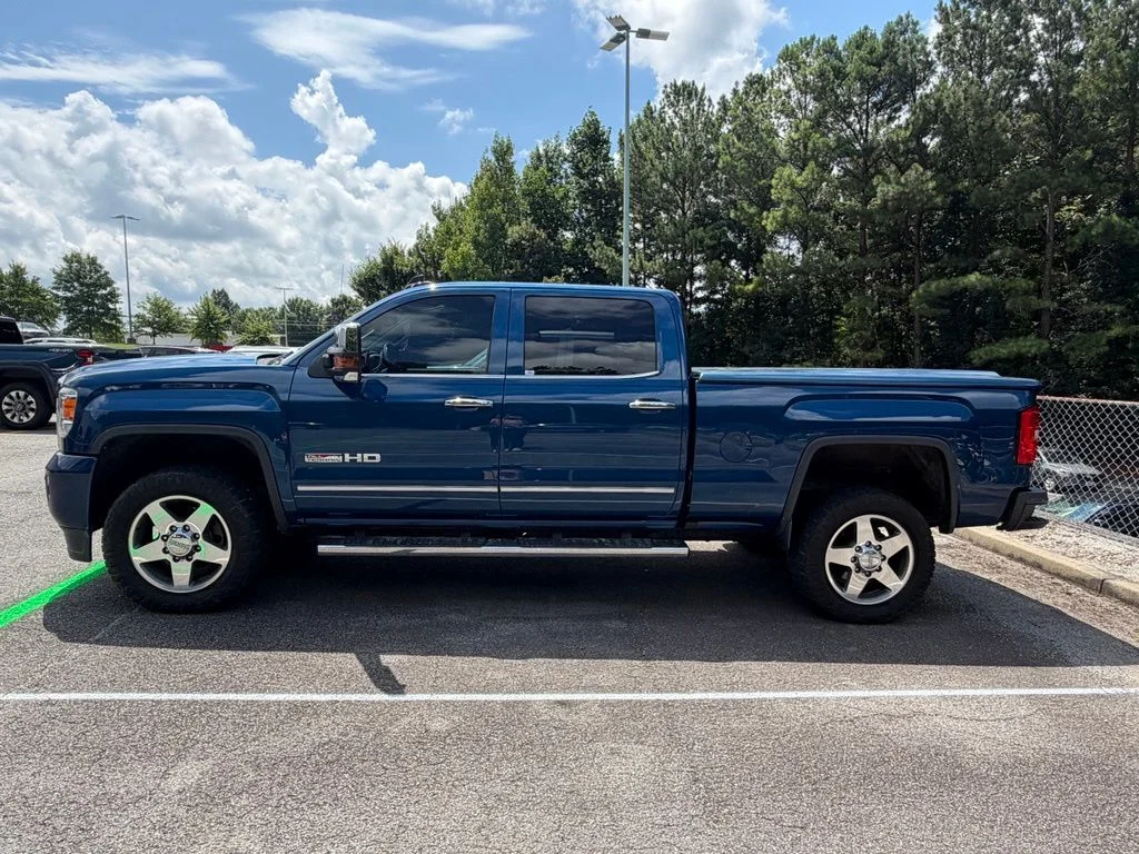 Used 2017 Blue GMC SLT image 4