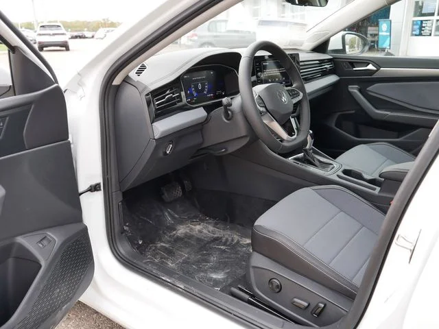 2025 Volkswagen Jetta SE - Photo 7