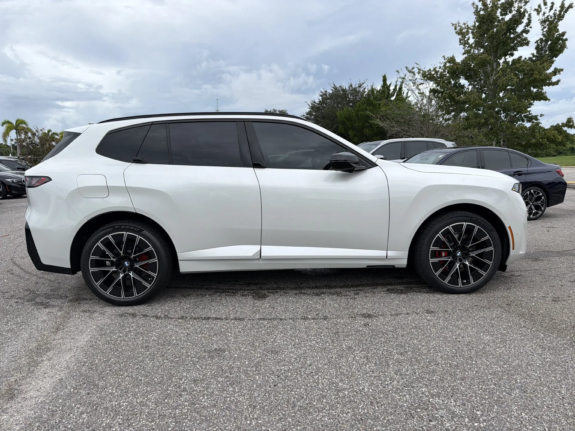 New 2027 Mineral White Metallic BMW  image 3