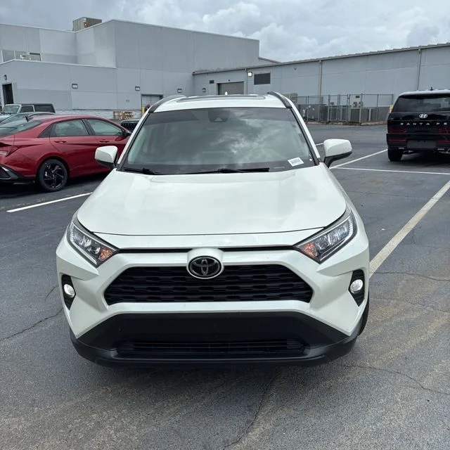 Used 2021 White Toyota XLE Premium image 6