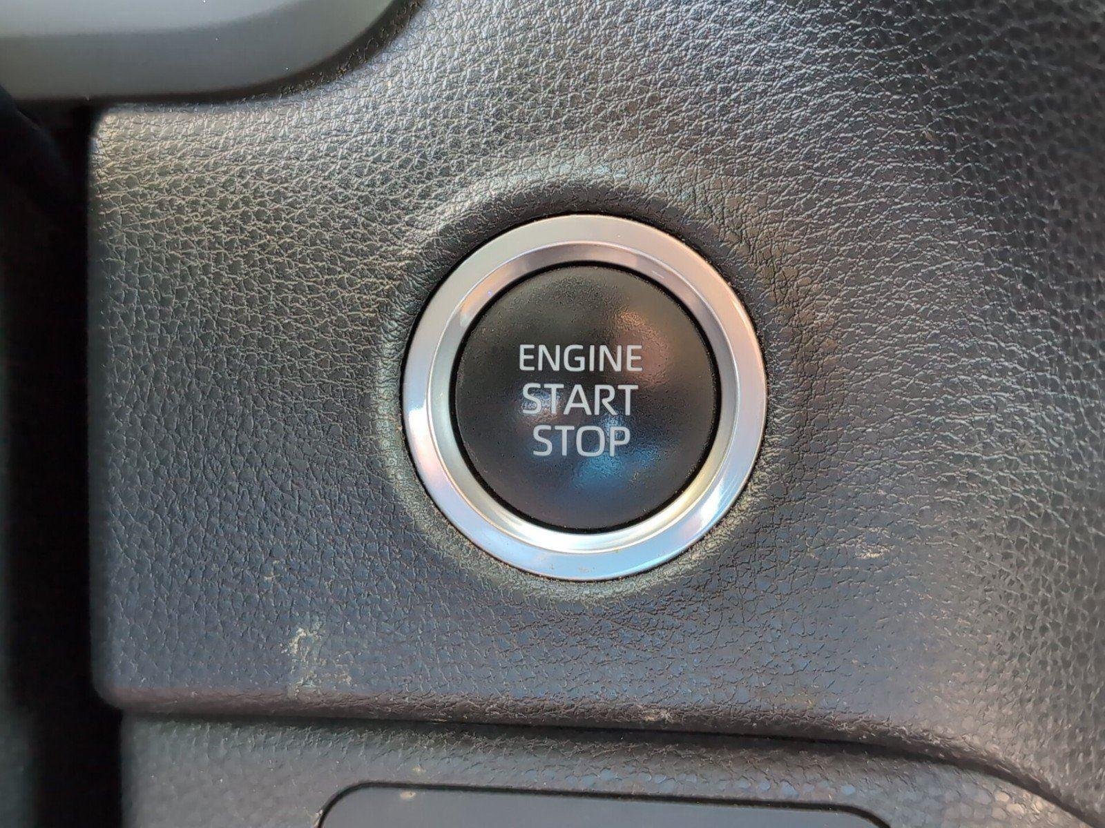 Used 2022 Midnight Black Metallic Toyota SR5 image 27