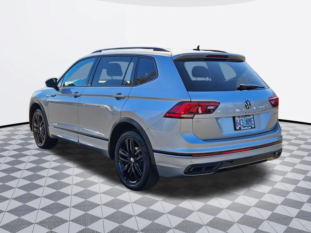 Used 2022 Silver Volkswagen 2.0T SE R-Line Black image 4