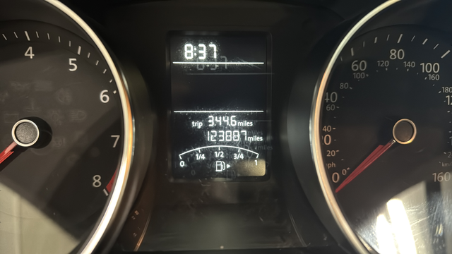 Used 2015 Pure White Volkswagen 1.8T SE image 10