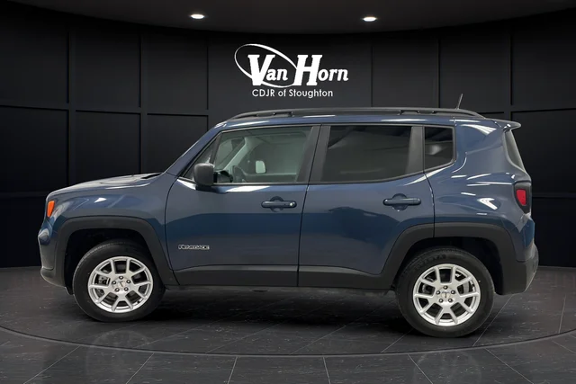 Used 2022 Slate Blue Jeep Latitude image 4