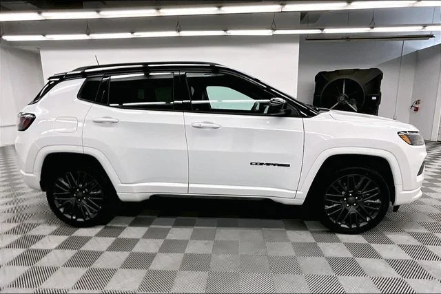 Used 2023 Bright White Clearcoat Jeep Limited image 15