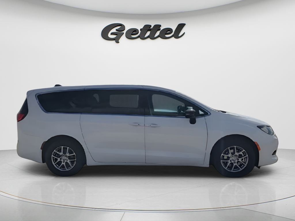 New 2026 Bright White Clear-Coat Exterior Paint Chrysler LX image 9