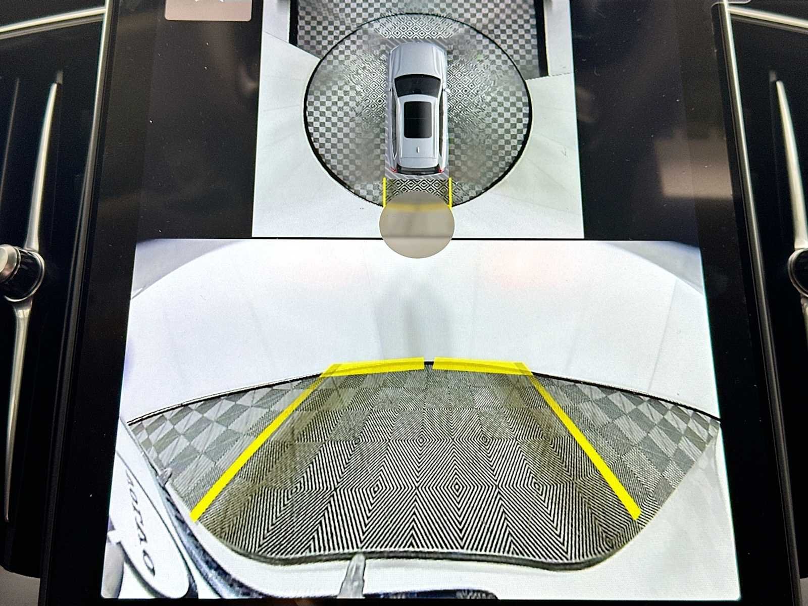 2025 Volvo XC90 Plus - Photo 14