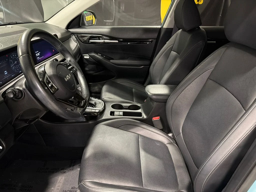 Used 2024 Pluton Blue/Black Roof Kia SX image 13