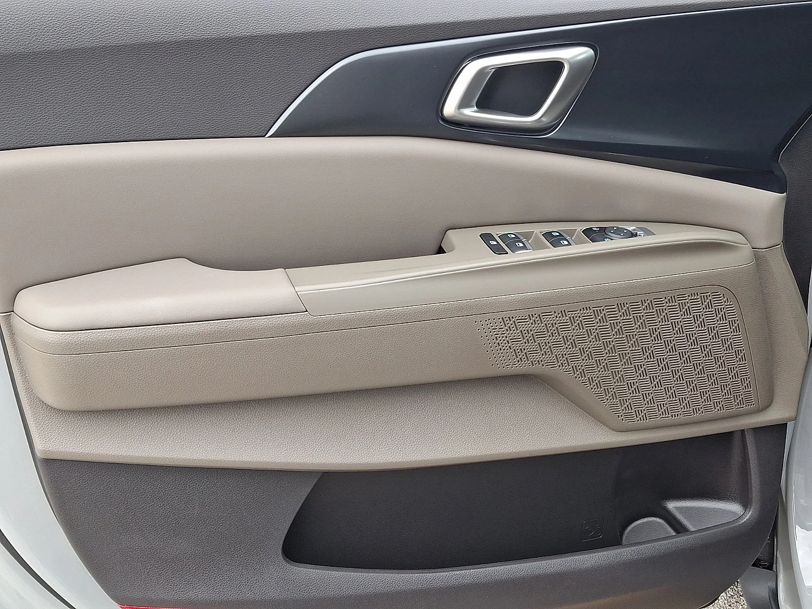 New 2027 Silver Kia LX image 11