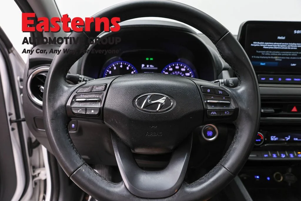 Used 2023 White Hyundai SEL image 10