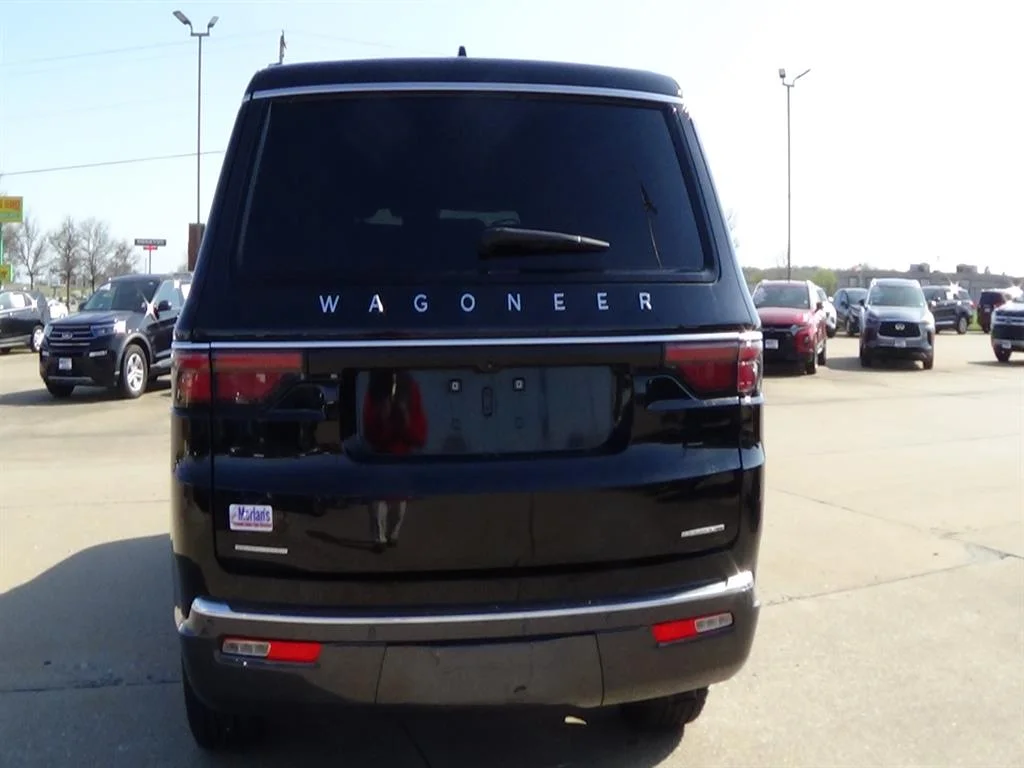 Certified Used 2022 Diamond Black Crystal Pearl Coat (pxj) Jeep Series II image 7