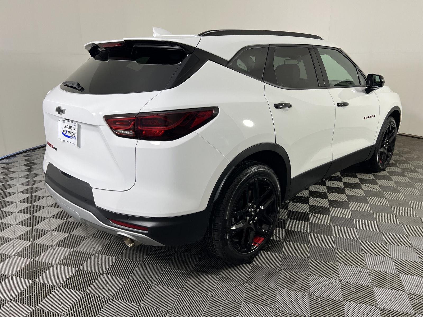 Used 2025 Summit White Chevrolet LT image 25