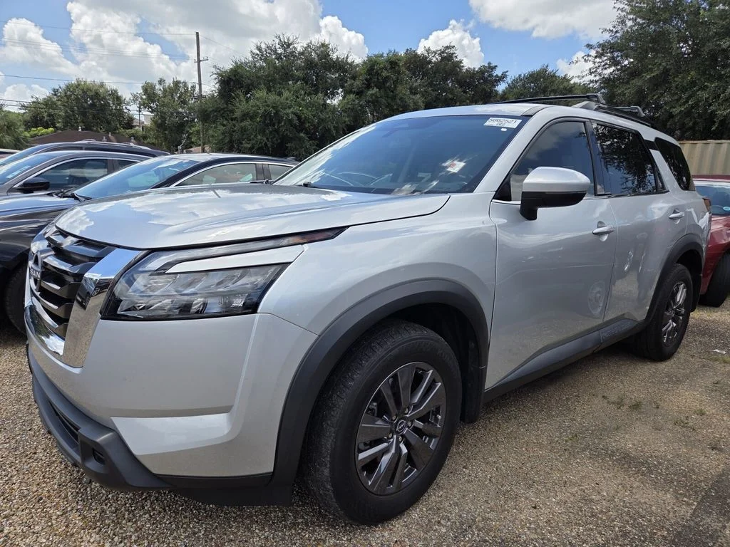 2023 Nissan Pathfinder SV