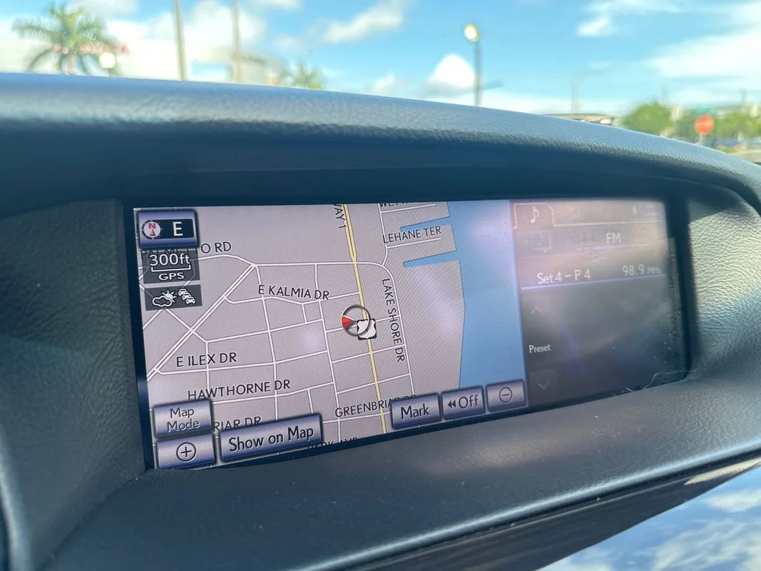Used 2014  Lexus  image 21