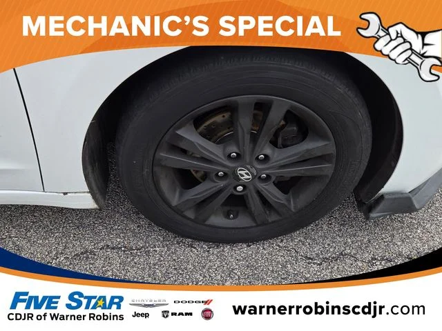 Used 2017 White Hyundai SE image 17