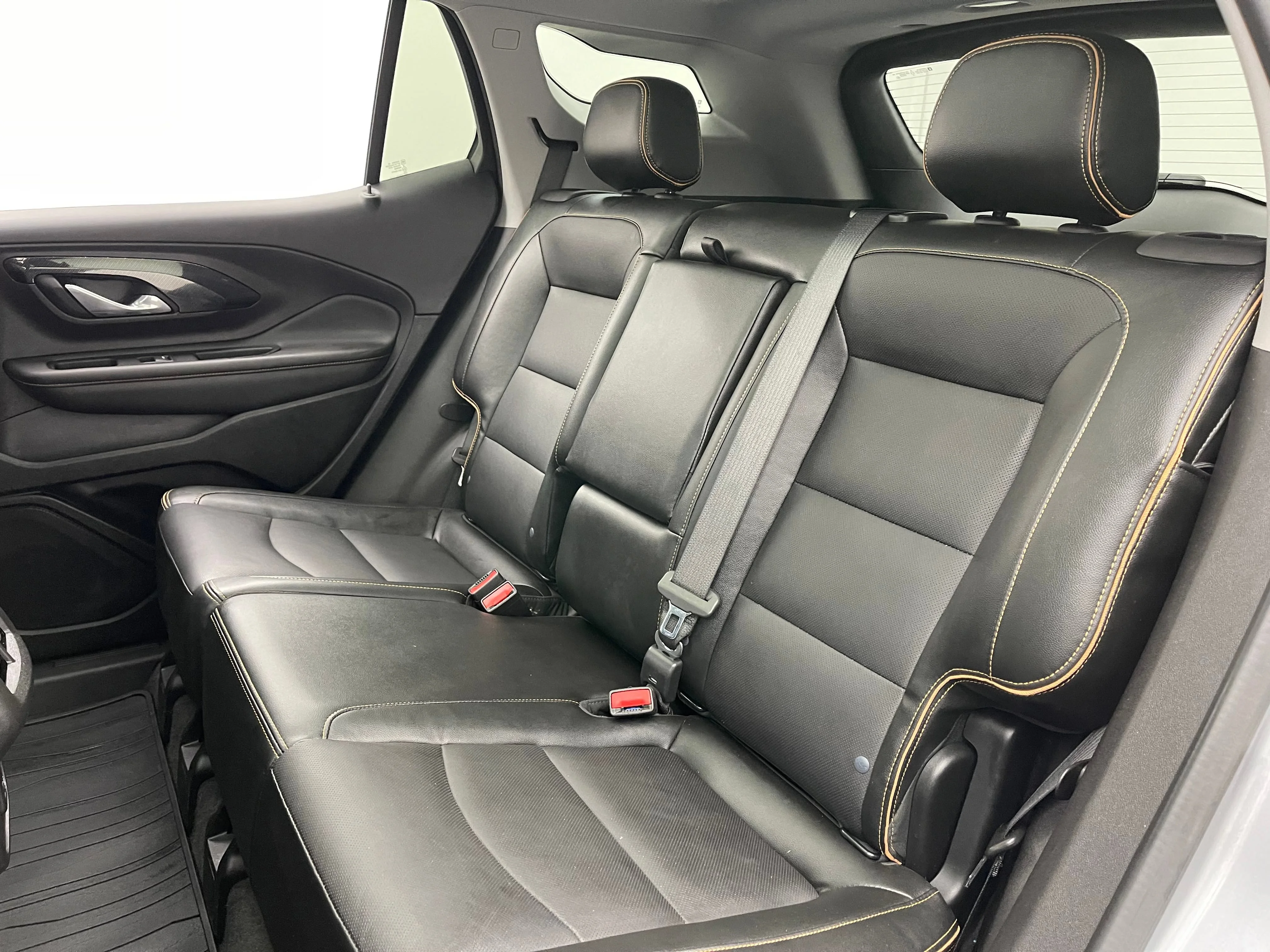 Used 2024 Sterling Metallic GMC AT4 image 40