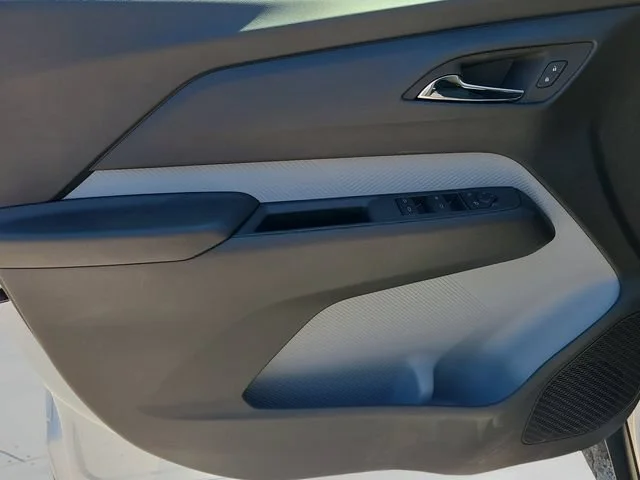 New 2027 Summit White Chevrolet LT image 15