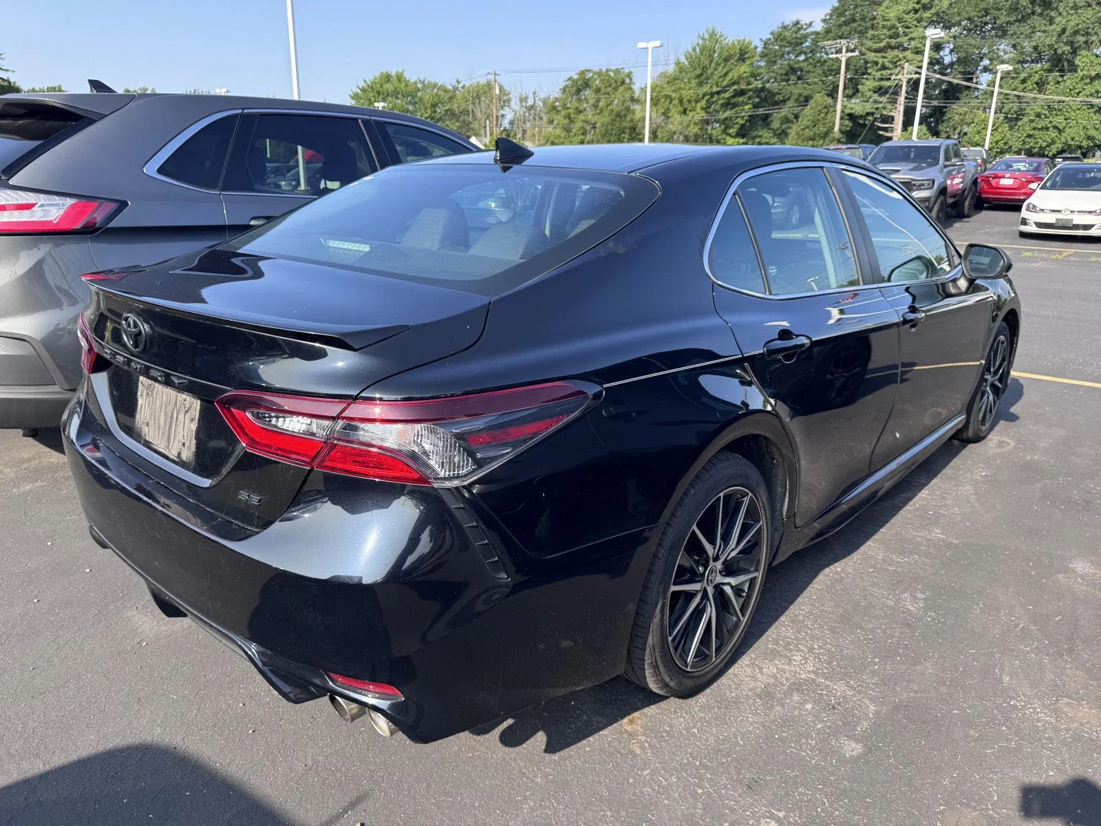 Used 2021 Midnight Black Metallic Toyota SE image 5