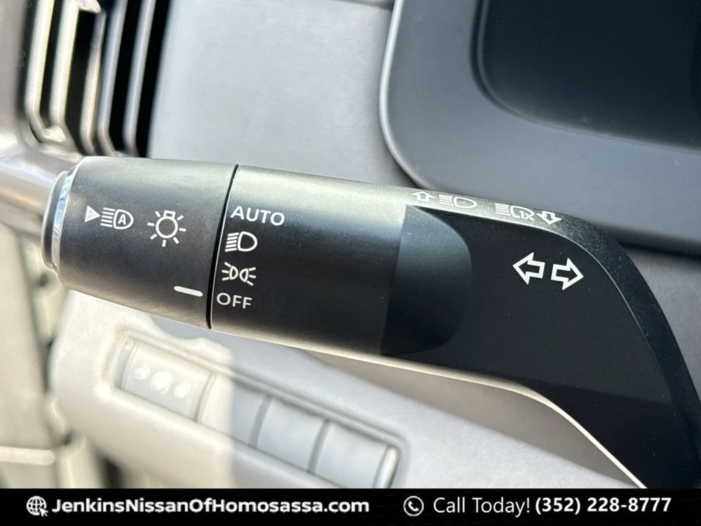 Used 2024 Silver Nissan S image 38