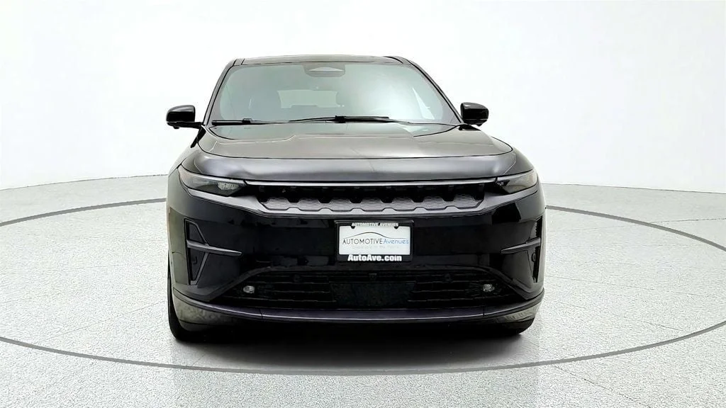 Used 2025 Diamond Black Crystal Pearlcoat Jeep Limited AWD w/ Dark Appearance Package image 2