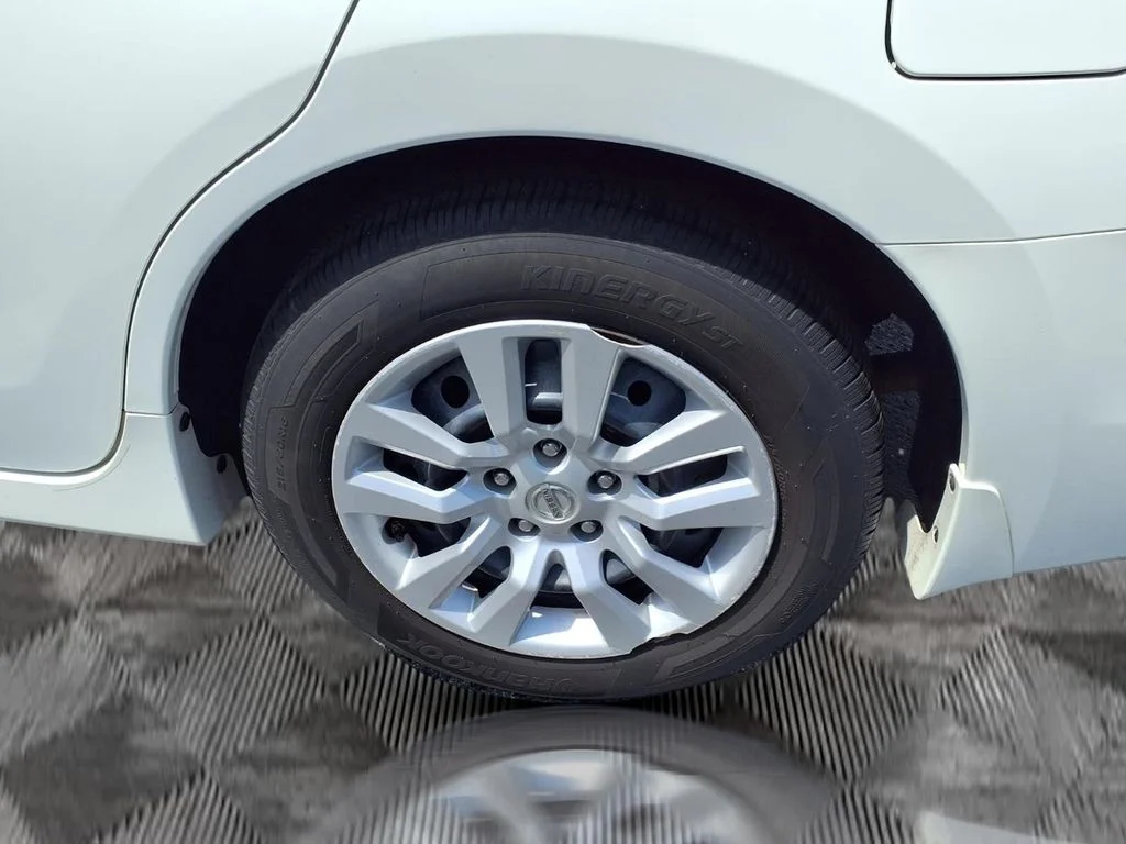 Used 2014 White Nissan 2.5 S image 21