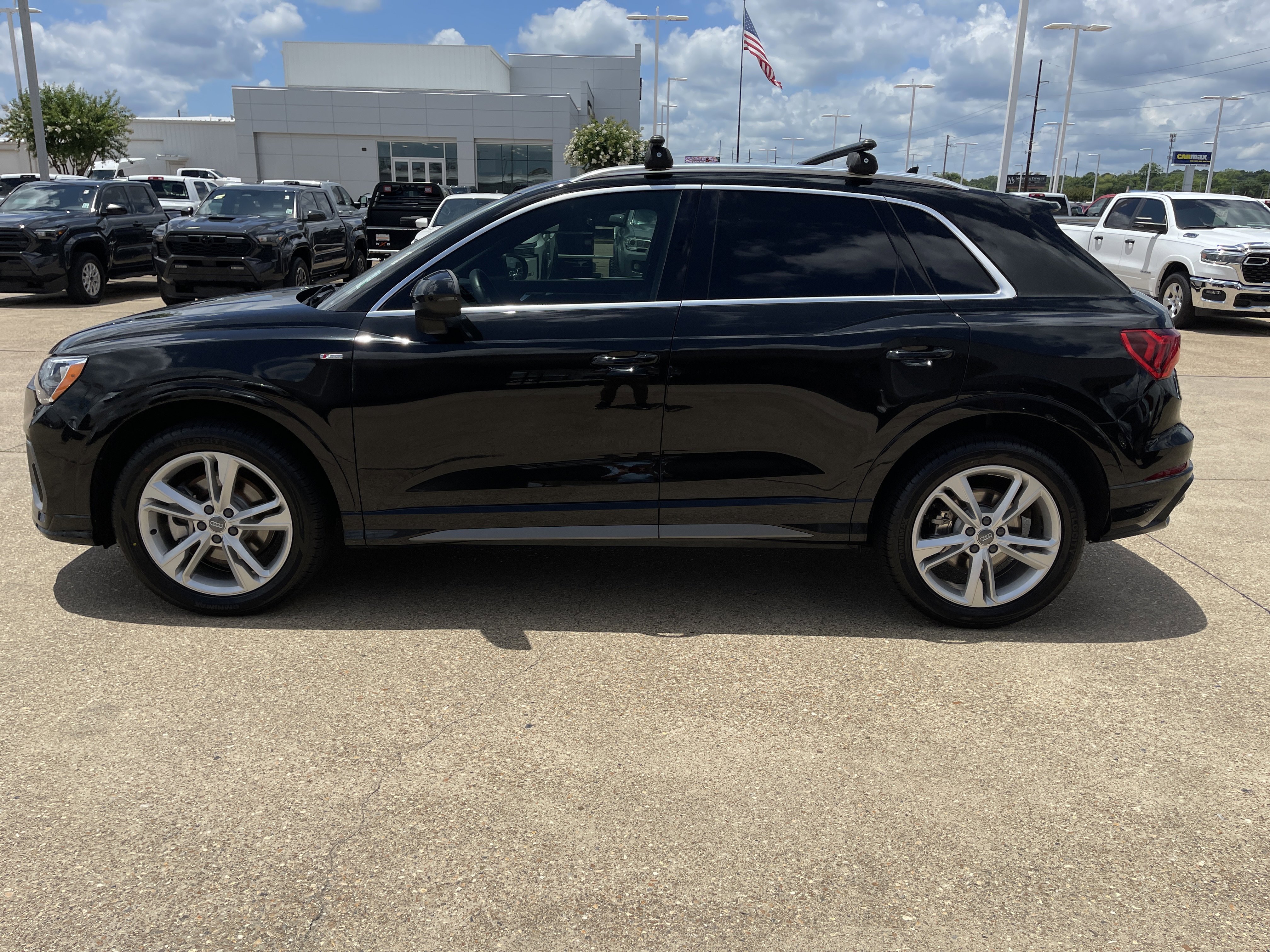 Used 2020 Mythos Black Metallic Audi S line Premium image 2