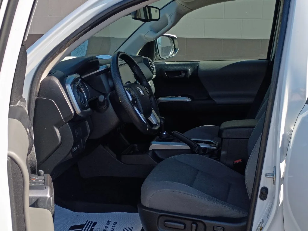 Used 2023 Ice Toyota SR5 image 15