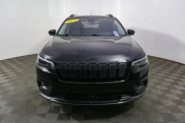 Used 2023 Black Jeep Altitude image 4