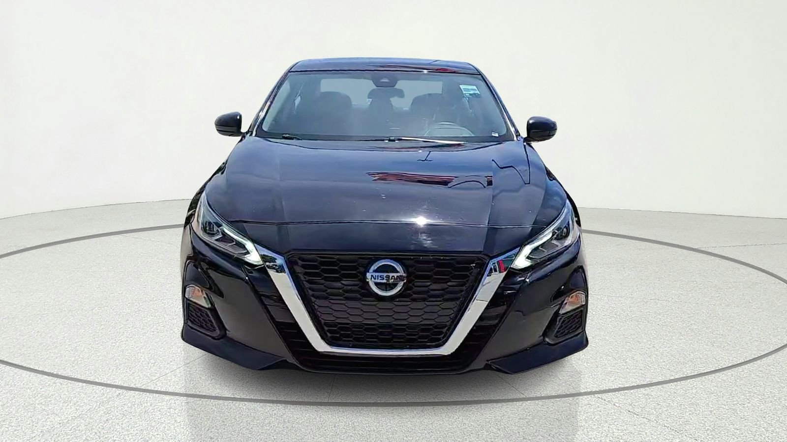 Used 2022 Black Nissan 2.5 SV image 2