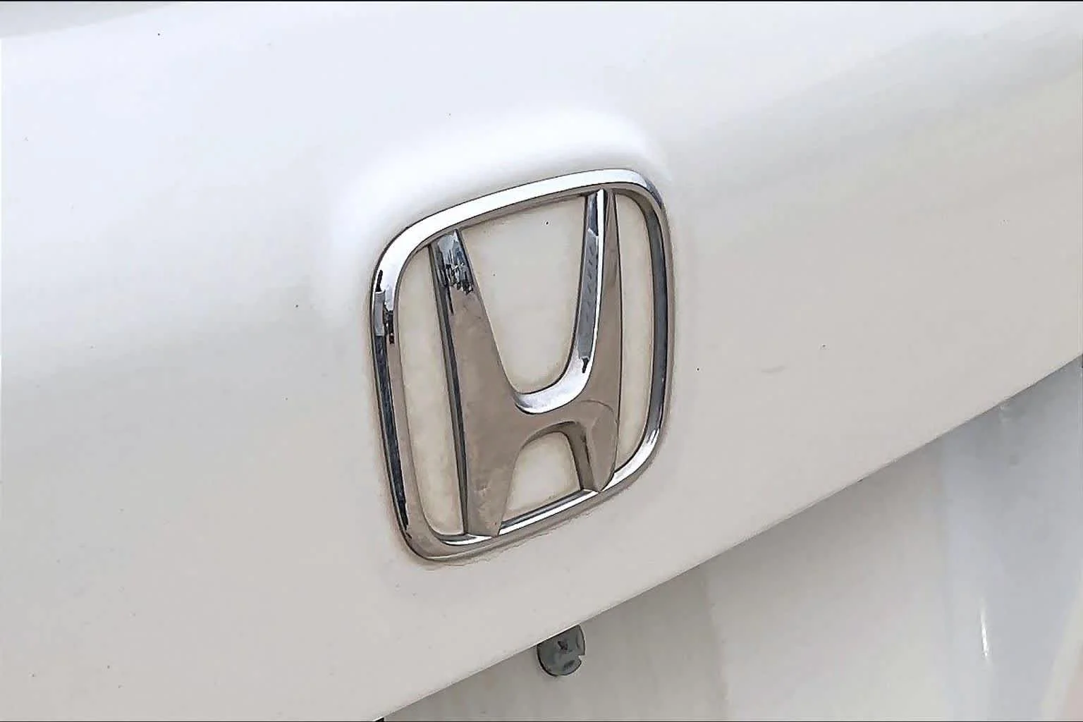 Used 2016 White Diamond Pearl Honda EX-L image 30