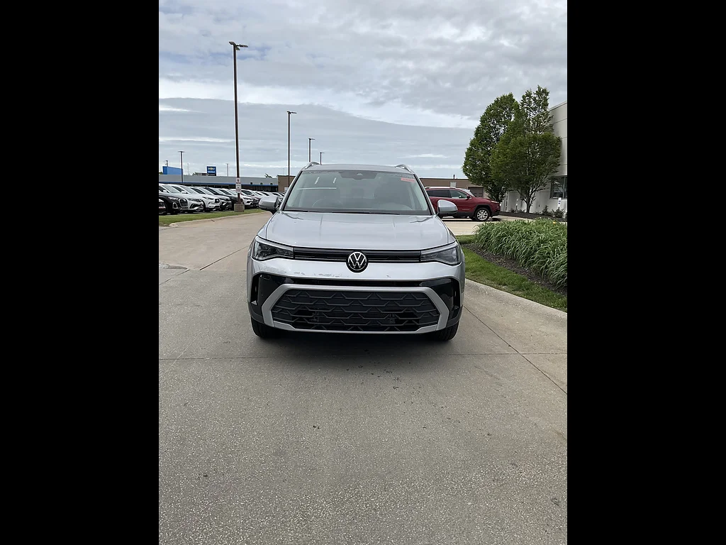 New 2026 Pyrite Silver Metallic Volkswagen SE 4Motion image 2