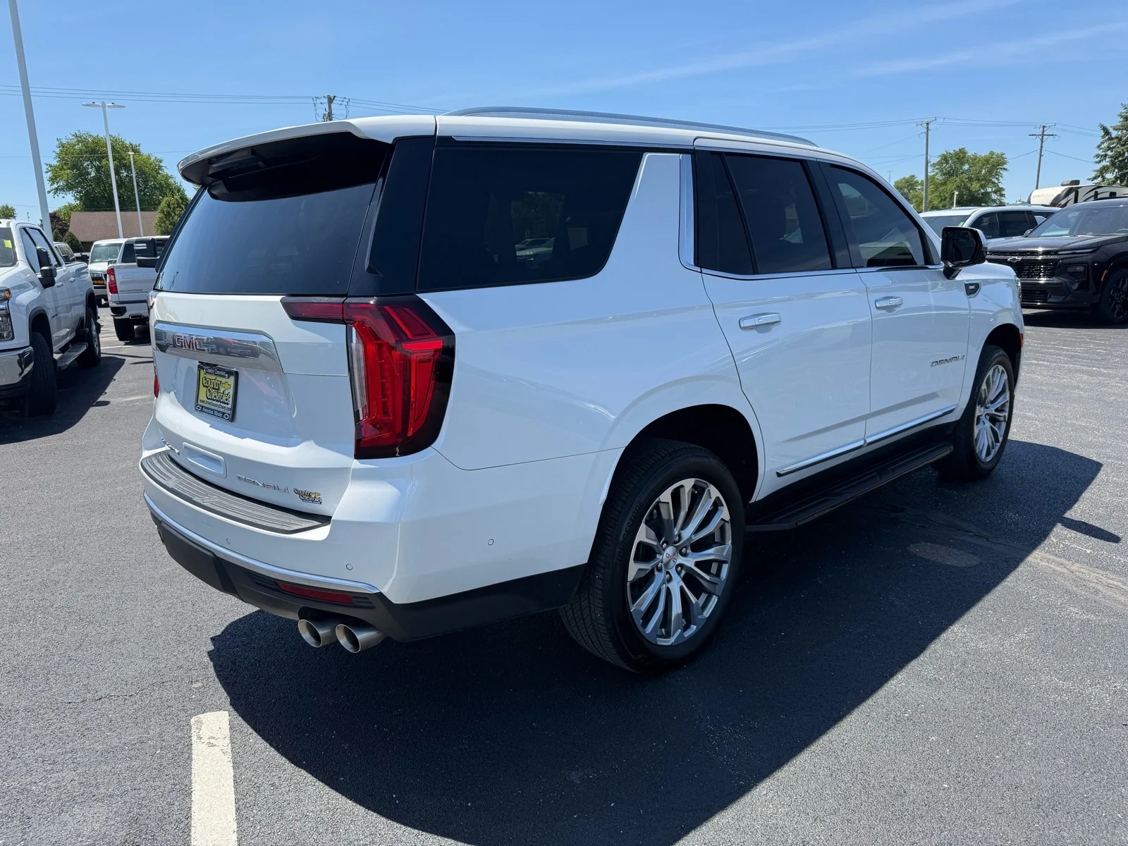 Used 2024 White Frost Tricoat GMC Denali image 5