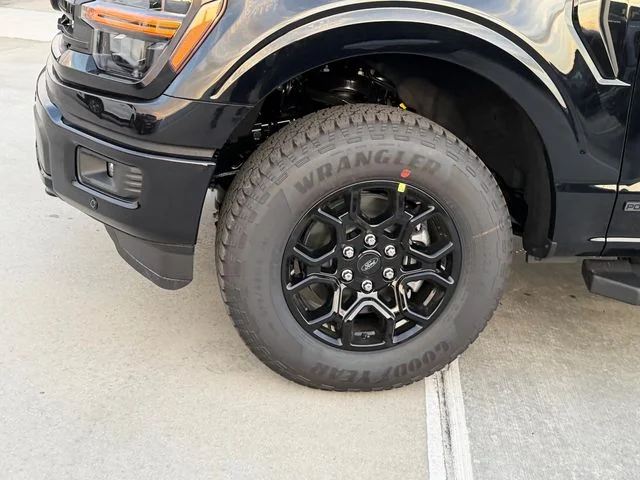 New 2026 Agate Black Metallic Ford XLT image 4