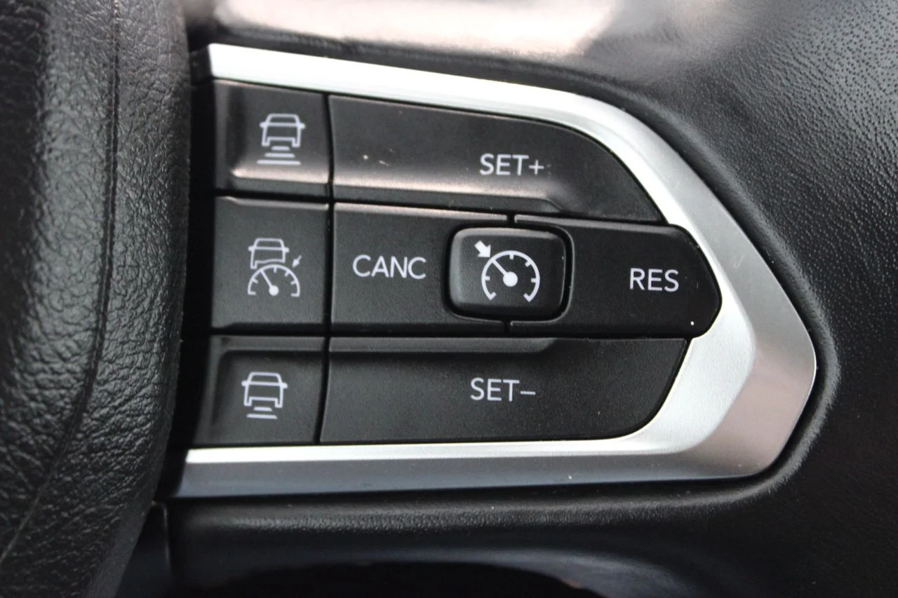 Used 2022 Gray Jeep Limited image 22