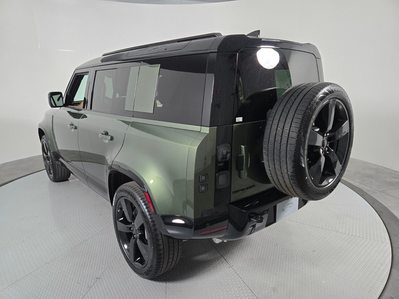 New 2026 Woolstone Green Land Rover X-Dynamic SE image 17