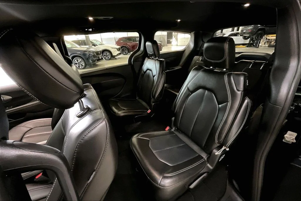 Used 2025 Black Chrysler Select image 24