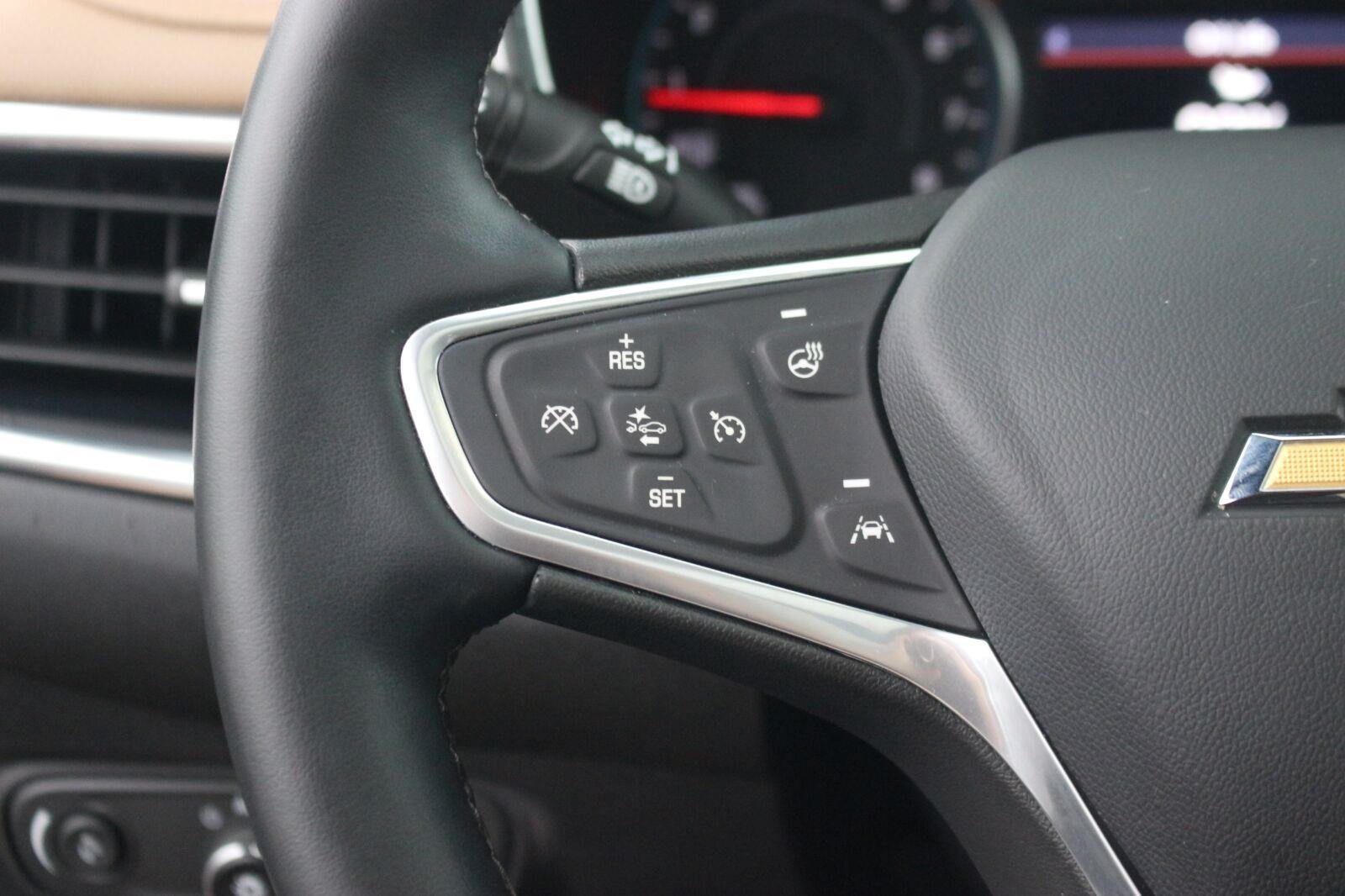Used 2023 Iridescent Pearl Tricoat Chevrolet Premier image 21