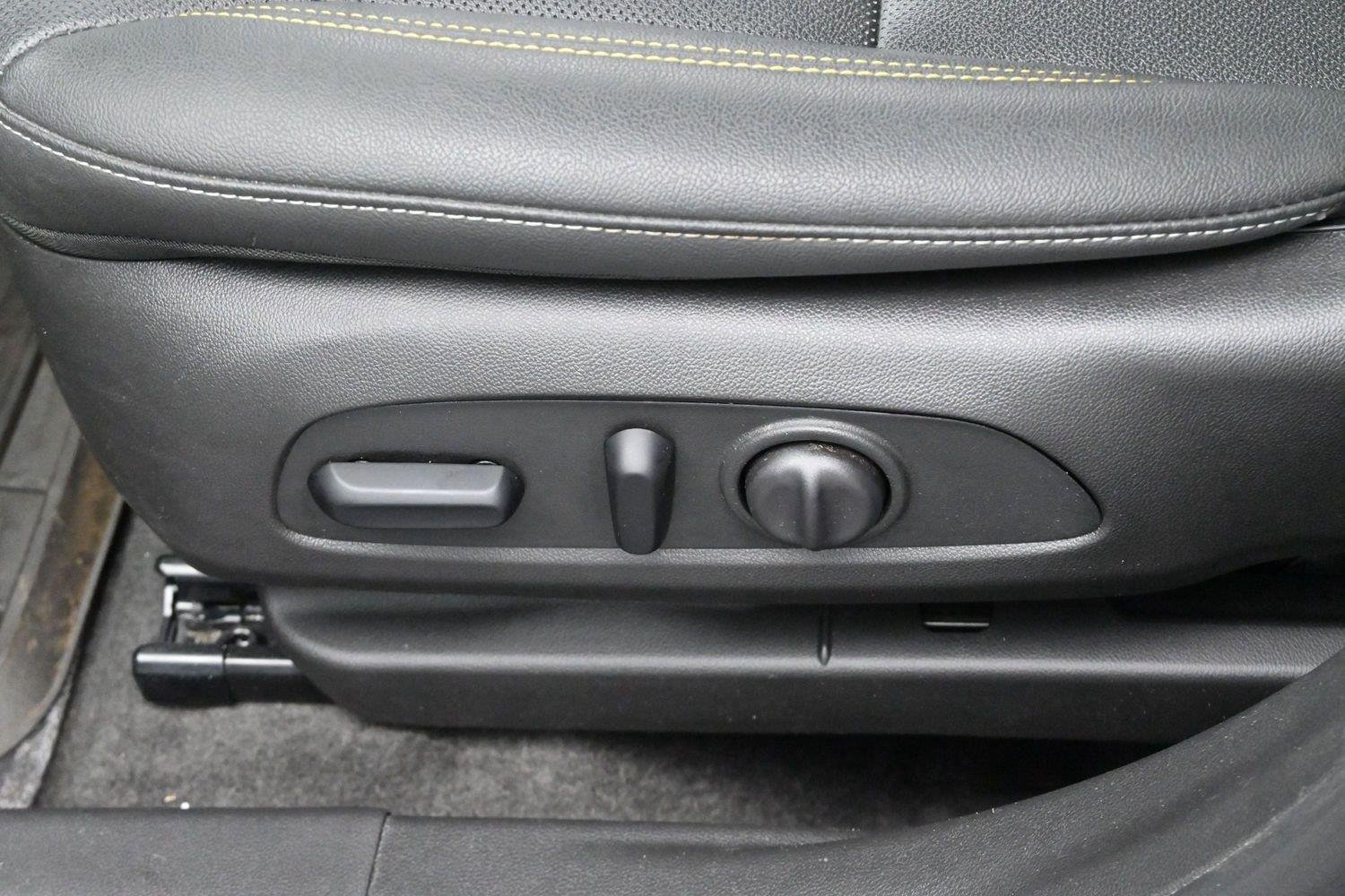Used 2025 Mosaic Black Metallic Chevrolet ACTIV image 14
