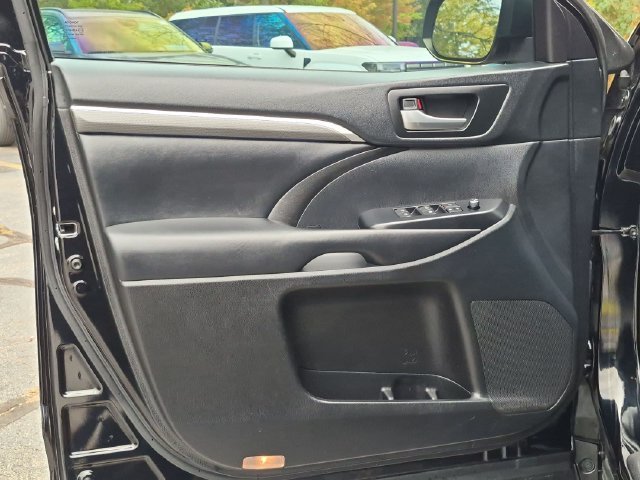 Used 2019 Black Toyota SE image 13